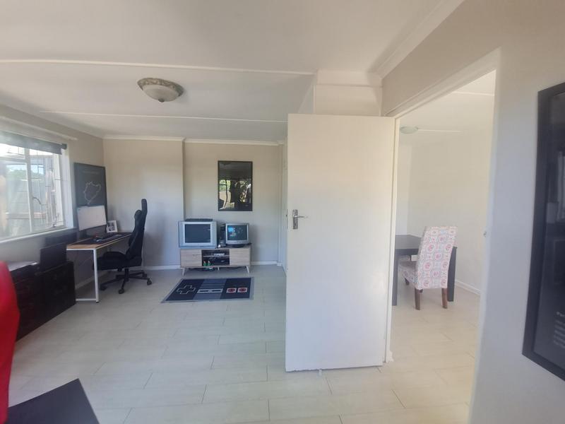 To Let 1 Bedroom Property for Rent in Strand North Western Cape